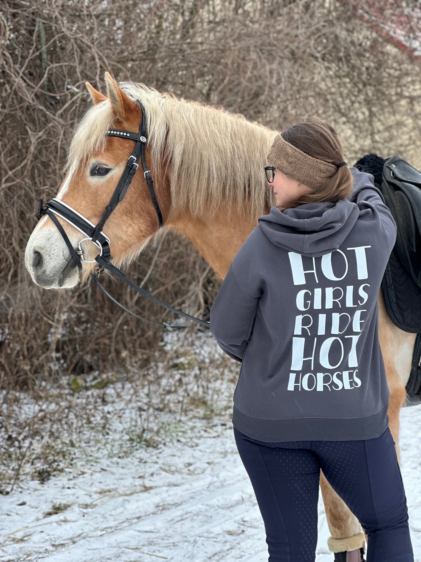 Mikina 'HOT GIRLS RIDE HOT HORSES' [M,L,XL]